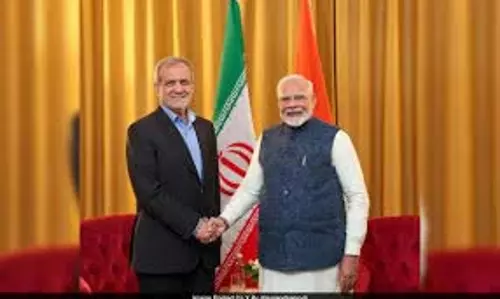 मोदी और ईरानी राष्ट्रपति पेजेशकियन ने ब्रिक्स शिखर सम्मेलन से इतर बातचीत की मोदी और ईरानी राष्ट्रपति पेजेशकियन ने ब्रिक्स शिखर सम्मेलन से इतर बातचीत की