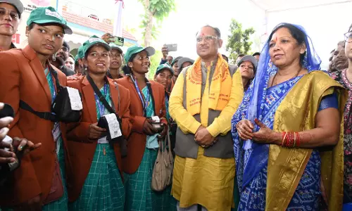 CM विष्णुदेव साय ने बिजली सखियों को वितरित किए बिजली किट CM विष्णुदेव साय ने बिजली सखियों को वितरित किए बिजली किट