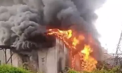 मोबाइल टावर में भीषण आगजनी की घटना, सहमे आसपास के लोग