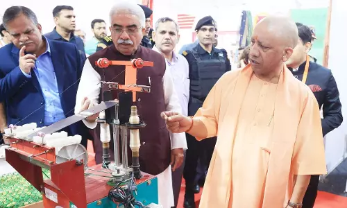 Lucknow: रेशम उद्योग के क्षेत्र में अपार संभावनायें: मुख्यमंत्री योगी Lucknow: रेशम उद्योग के क्षेत्र में अपार संभावनायें: मुख्यमंत्री योगी