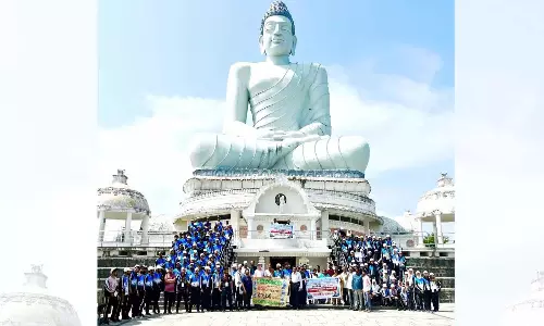 Andhra Pradesh: कश्मीरी युवाओं ने सबसे ऊंची ध्यानमग्न बुद्ध प्रतिमा का दौरा किया