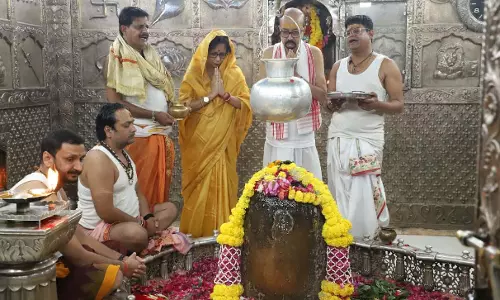 उज्जैन पहुंचे छग के राज्यपाल रमेन डेका, महाकालेश्वर के दर्शन किए उज्जैन पहुंचे छग के राज्यपाल रमेन डेका, महाकालेश्वर के दर्शन किए