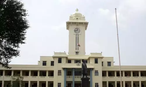 Governor VS Government: केरल पर 4 विश्वविद्यालयों में नए कुलपतियों की नियुक्ति का दबाव Governor VS Government: केरल पर 4 विश्वविद्यालयों में नए कुलपतियों की नियुक्ति का दबाव