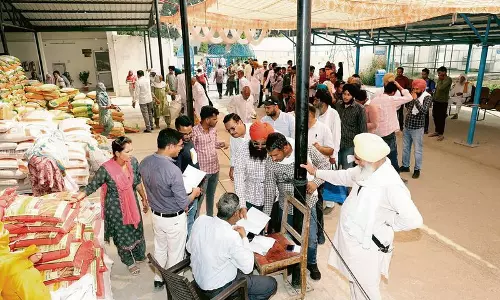 Haryana : करनाल किसान मेले में किसानों को मिले उन्नत गेहूं किस्मों के बीज
