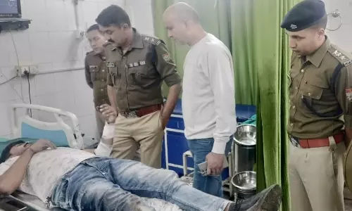 Dehradun: पुलिस और बदमाश के बीच मुठभेड़, आरोपी के पैर में लगी गोली Dehradun: पुलिस और बदमाश के बीच मुठभेड़, आरोपी के पैर में लगी गोली