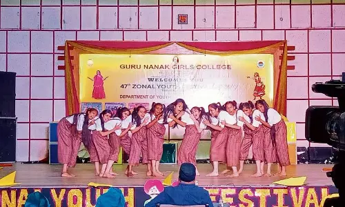 Haryana : युवा उत्सव छात्रों को कौशल दिखाने का अवसर प्रदान करते Haryana : युवा उत्सव छात्रों को कौशल दिखाने का अवसर प्रदान करते