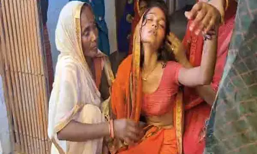 Bihar: जहरीली शराब पीने से व्यक्ति की मौत, दो की आंखों की रोशनी चली गई Bihar: जहरीली शराब पीने से व्यक्ति की मौत, दो की आंखों की रोशनी चली गई
