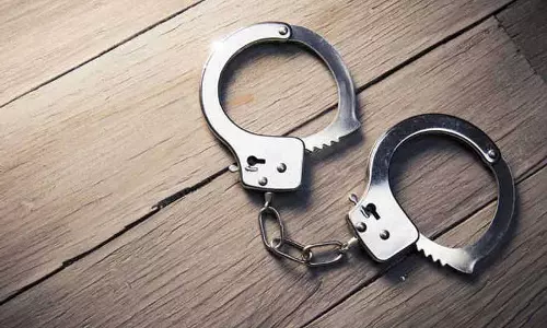 Punjab: दुर्घटना का शिकार व्यक्ति निकला ड्रग तस्कर, हेरोइन के साथ पकड़ा गया Punjab: दुर्घटना का शिकार व्यक्ति निकला ड्रग तस्कर, हेरोइन के साथ पकड़ा गया