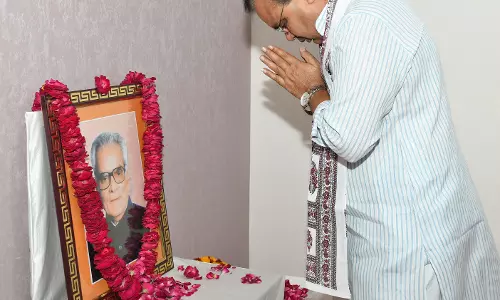 Jaipur: मुख्यमंत्री भजनलाल शर्मा ने स्व. भैरों सिंह शेखावत को पुष्पांजलि अर्पित की Jaipur: मुख्यमंत्री भजनलाल शर्मा ने स्व. भैरों सिंह शेखावत को पुष्पांजलि अर्पित की