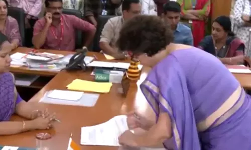वायनाड लोकसभा उपचुनाव: प्रियंका गांधी वाड्रा ने नामांकन दाखिल किया, सोनिया-राहुल रहे मौजूद