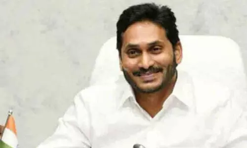YS जगन ने शर्मिला और विजयम्मा के खिलाफ याचिका दायर की