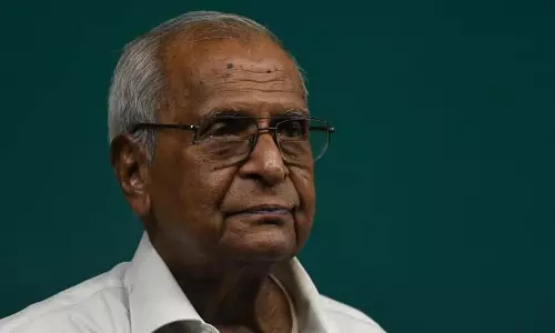 मेडिकल कॉलेज को सौंपा जा सकता है एमएम लॉरेंस का शव: High Court मेडिकल कॉलेज को सौंपा जा सकता है एमएम लॉरेंस का शव: High Court