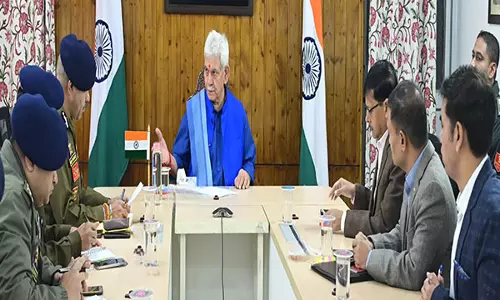 जम्मू-कश्मीर के उपराज्यपाल Manoj Sinha ने क्षेत्र की सुरक्षा पर समीक्षा बैठक की अध्यक्षता की जम्मू-कश्मीर के उपराज्यपाल Manoj Sinha ने क्षेत्र की सुरक्षा पर समीक्षा बैठक की अध्यक्षता की