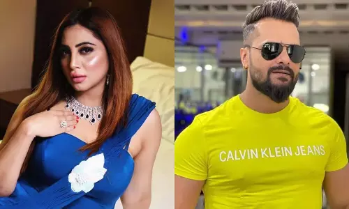 Arshi Khan ने अभिनेता खेसारी लाल यादव पर फिल्म के पोस्टर से हटाने का आरोप लगाया