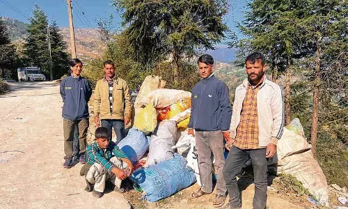 Churdhar चोटी पर स्वच्छता एवं जागरूकता अभियान