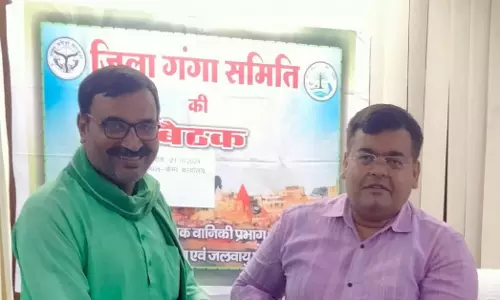 Pratapgarh: पर्यावरण सेना प्रमुख अजय क्रांतिकारी हरे पेड़ों की सुरक्षा हेतु जिलाधिकारी से मिले