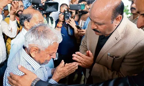 Jammu में आतंकी हमले के शिकार का अंतिम संस्कार किया