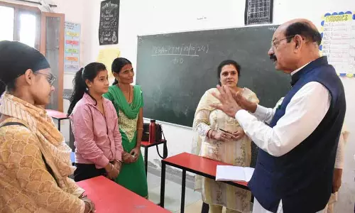 Jalandhar: शिक्षा प्रणाली को आधुनिक बनाने के लिए राज्य के प्रयास की सराहना की