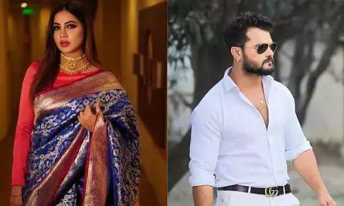 Actress Arshi Khan को क्यों आया खेसारी लाल यादव पर गुस्सा