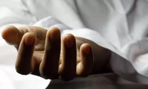 Madhapur में छात्रावास की इमारत से गिरकर इंटर के छात्र की मौत Madhapur में छात्रावास की इमारत से गिरकर इंटर के छात्र की मौत