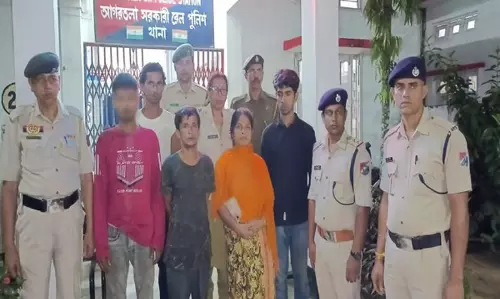 Tripura रेलवे पुलिस ने अगरतला स्टेशन पर 5 अवैध अप्रवासियों को हिरासत में लिया Tripura रेलवे पुलिस ने अगरतला स्टेशन पर 5 अवैध अप्रवासियों को हिरासत में लिया