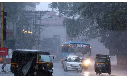 Kerala के 10 जिलों में भारी बारिश का अनुमान, IMD ने जारी किया येलो अलर्ट Kerala के 10 जिलों में भारी बारिश का अनुमान, IMD ने जारी किया येलो अलर्ट