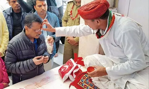 Jammu: अरविंद केजरीवाल ने वैष्णो देवी मंदिर में पूजा-अर्चना की Jammu: अरविंद केजरीवाल ने वैष्णो देवी मंदिर में पूजा-अर्चना की