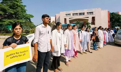 Chandigarh: फोरम ने विरोध प्रदर्शन पर रेजिडेंट डॉक्टरों को नोटिस देने की निंदा की