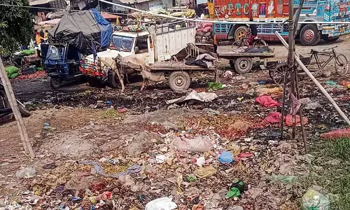 Amritsar: सब्जी और फल मंडी में बुनियादी सुविधाएं नहीं