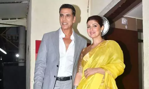 Akshay Kumar, ट्विंकल खन्ना डिंपल कपाड़िया की फिल्म गो के प्रीमियर में स्टाइलिश अंदाज में नजर आए