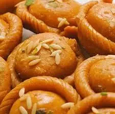 Diwali Recipe: दिवाली पर बनाएं चंद्रकला मिठाई