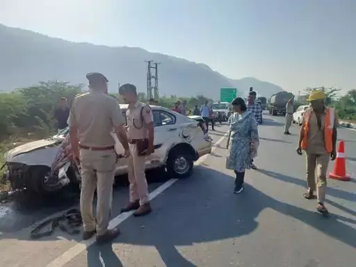 5 लोगों की मौत: टायर फटने के बाद संतुलन बिगड़ने से कार पलटी, कलेक्टर और एसपी मौके पर पहुंचे