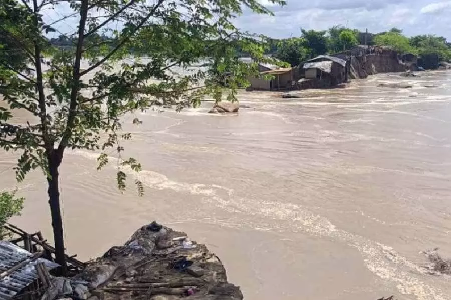 Cyclone Dana: हवा के कारण कई नावों और डिंगियों के पलटने से चार लोगों के मारे जाने की आशंका