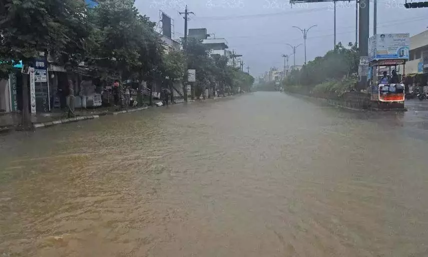 Anantapur में बाढ़ से सिंचाई टैंकों को खतरा, हाई अलर्ट जारी