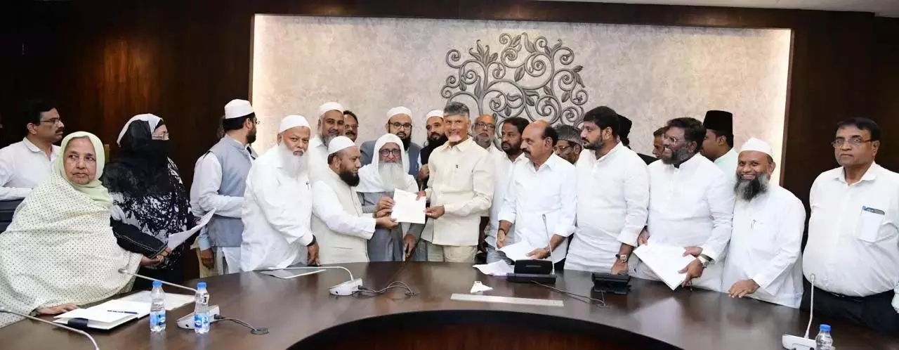 मुस्लिम नेताओं ने वक्फ अधिनियम पर Naidu से मुलाकात की