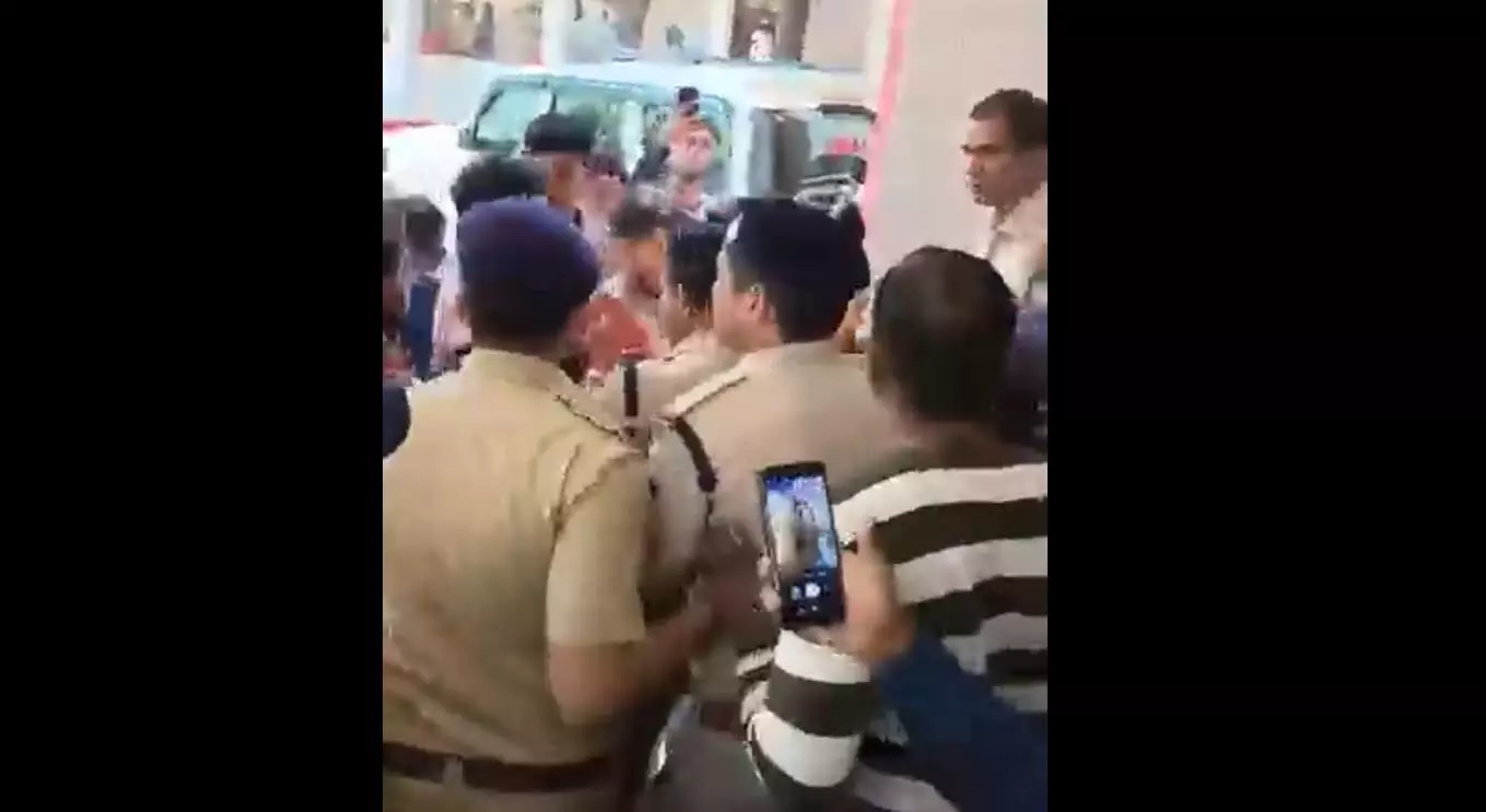 नेता जी पर भड़के एसपी साहब, IPS का वीडियो सामने आया