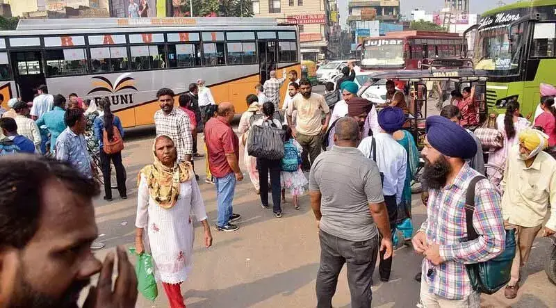 PRTC, पनबस के ठेका कर्मचारियों ने की दो घंटे की हड़ताल, यात्री परेशान