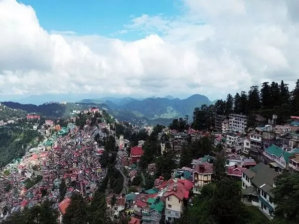 हिमाचल: पड़ोसी राज्यों में बढ़ते प्रदूषण के बीच Shimla में पर्यटकों की संख्या में भारी वृद्धि