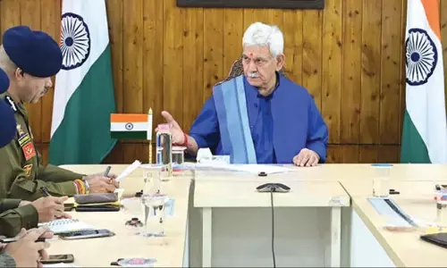 J&K: एलजी ने कश्मीर स्थिति पर सुरक्षा समीक्षा बैठक की