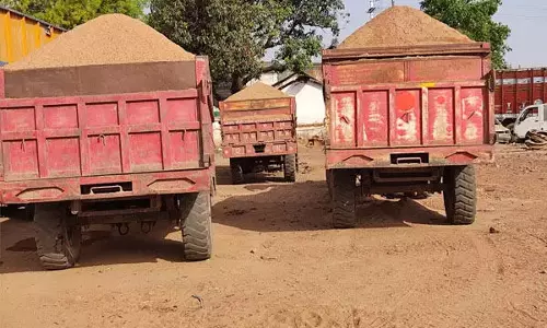 हाईवा-ट्रैक्टर सहित 9 रेत से भरे वाहन जब्त, खनिज विभाग की कार्रवाई