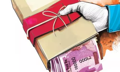 अधिकारी को रिश्वत देने के प्रयास में तस्मैक के प्रबंधक और सहायक गिरफ्तार अधिकारी को रिश्वत देने के प्रयास में तस्मैक के प्रबंधक और सहायक गिरफ्तार