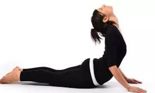 Yoga Tips: गर्दन के दर्द से राहत दिलाएंगे ये तीन योगासन Yoga Tips: गर्दन के दर्द से राहत दिलाएंगे ये तीन योगासन