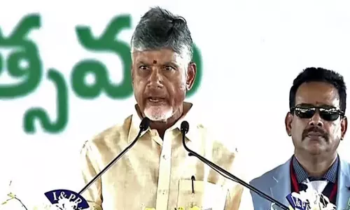 Andhra: सीएम चंद्रबाबू नायडू ने 10 लाख रुपये देने की घोषणा की Andhra: सीएम चंद्रबाबू नायडू ने 10 लाख रुपये देने की घोषणा की