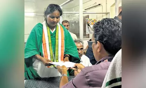 केरल: चेलाक्कारा में प्रमुख उम्मीदवारों ने नामांकन दाखिल किया
