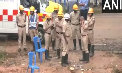 Bengaluru: इमारत ढहने वाली जगह पर बचाव और जीर्णोद्धार कार्य जारी Bengaluru: इमारत ढहने वाली जगह पर बचाव और जीर्णोद्धार कार्य जारी