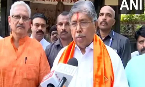 कोथरुड सीट से नामांकन दाखिल करने के बाद Chandrakant Patil ने कहा- लोगों ने युति को बहुमत देने का फैसला किया कोथरुड सीट से नामांकन दाखिल करने के बाद Chandrakant Patil ने कहा- लोगों ने युति को बहुमत देने का फैसला किया