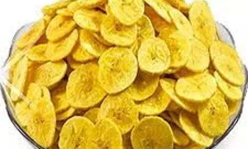 Banana chips: उपवास के दौरान भूख मिटाने का एक हल्का नुस्खा Banana chips: उपवास के दौरान भूख मिटाने का एक हल्का नुस्खा