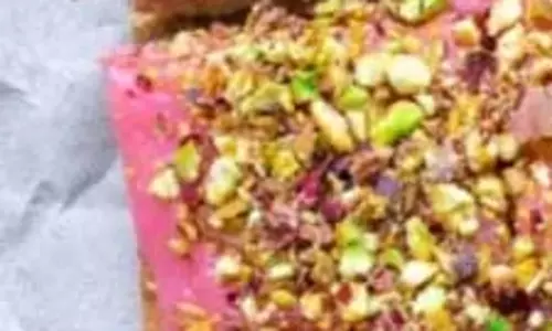 Sweet Recipes: त्यौहार पर घर पर बनाएं  स्वादिष्ट मिठाइयाँ