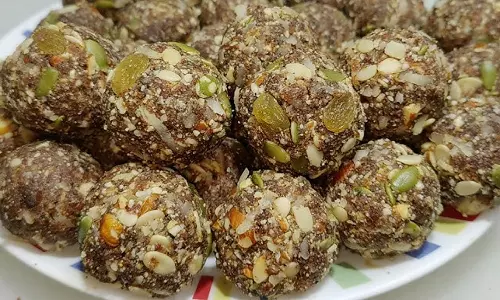Nuts Laddu: बाजार जैसी घर पर बनाएं ये नट्स से बने टेस्टी लड्डू Nuts Laddu: बाजार जैसी घर पर बनाएं ये नट्स से बने टेस्टी लड्डू