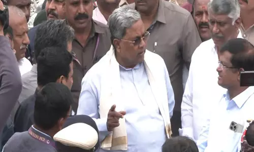 Karnataka CM ने इमारत ढहने की जगह का निरीक्षण किया Karnataka CM ने इमारत ढहने की जगह का निरीक्षण किया